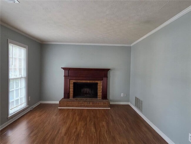 Building Photo - 876 Indian Lake Dr NW