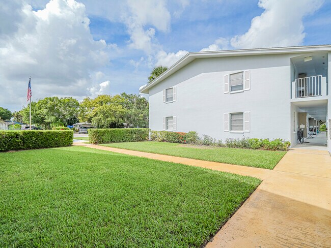 Building Photo - 600 Royal Palm Blvd