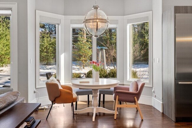 Building Photo - 1580 Beacon St