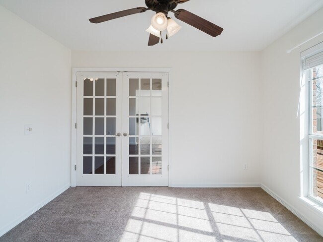 Building Photo - 2309 SW Primrose Ave