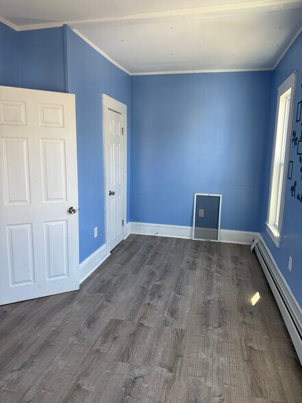 Building Photo - 11 10th Ave