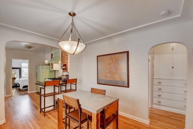 Building Photo - Gorgeous duplex near Cherry Creek!