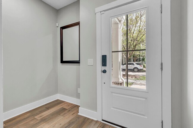 Building Photo - 123 Sabal Ct