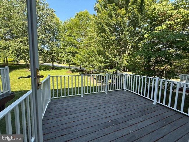 Building Photo - 102 Regents Ct