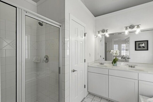 Building Photo - 78 Crumley St SE