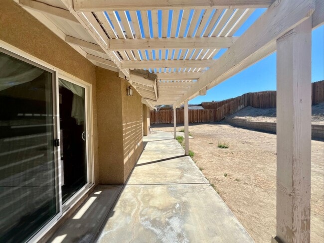 Building Photo - Wow must see 4 bedroom Plus 2 bath Home in...