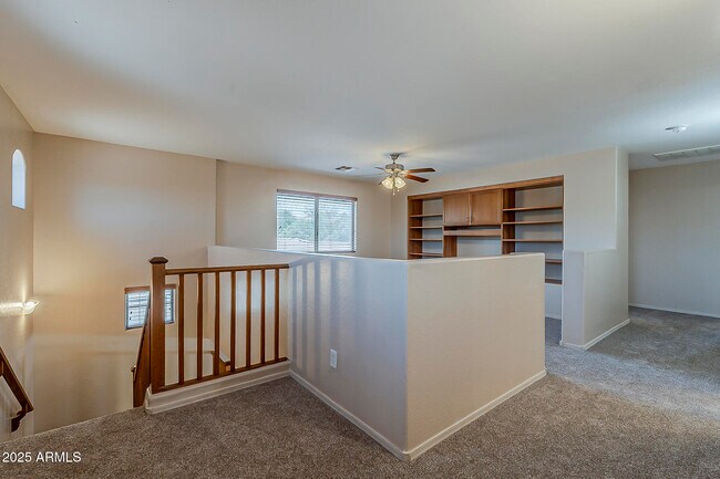 Building Photo - 519 E Rainbow Dr