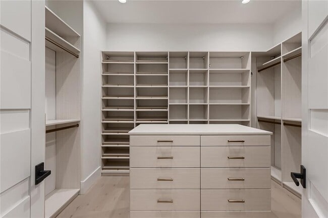 Building Photo - 6008 Lantern View Dr