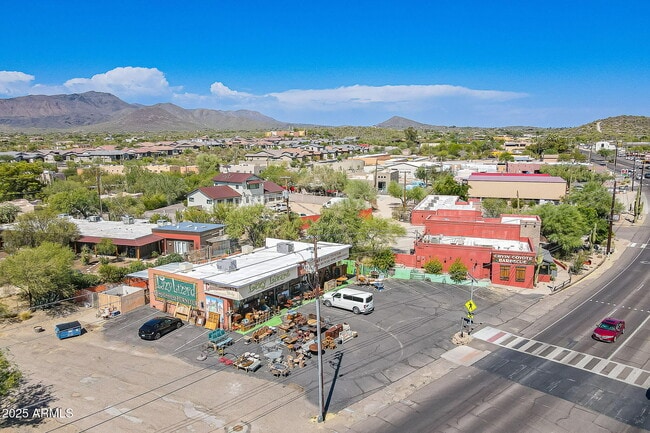 Building Photo - 6041 E Valley Way