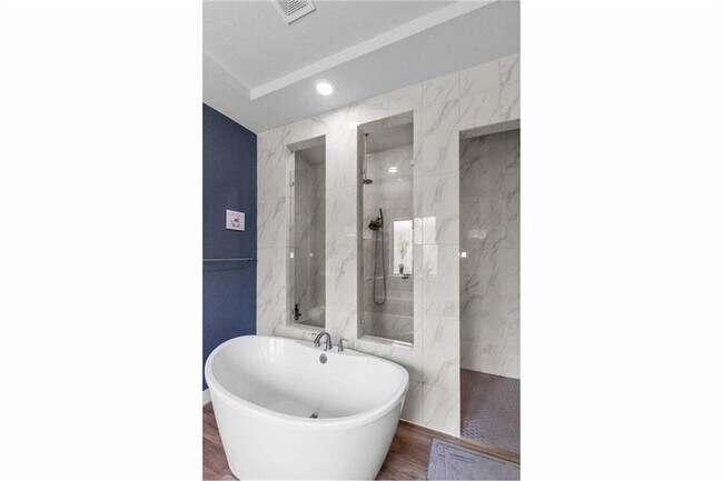 Building Photo - 820 Palamos Dr