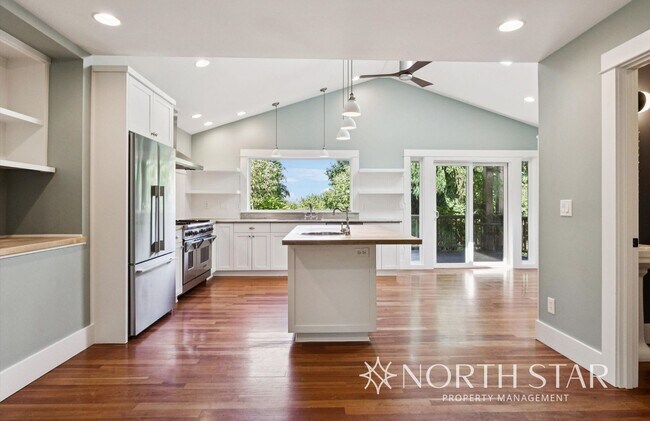 Building Photo - A Private Paradise Near Downtown