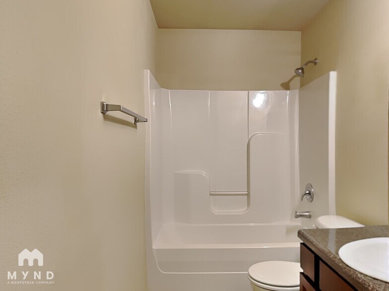 Building Photo - 3504 E Gillette St