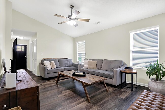 Building Photo - 5549 Wild Horse Dr