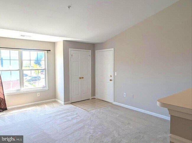 Building Photo - 673 Constellation Square SE