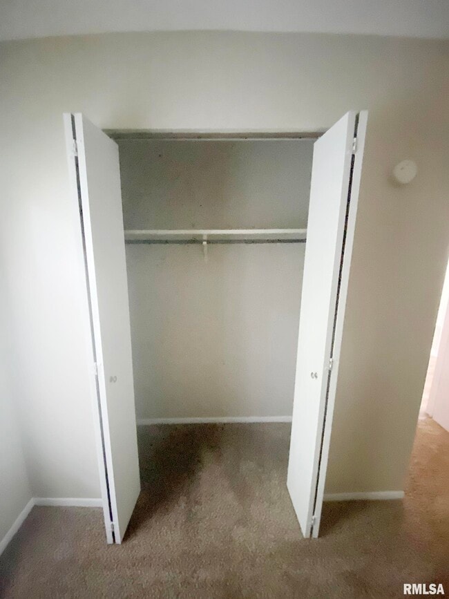 Building Photo - 5905 W Ridgecrest Dr