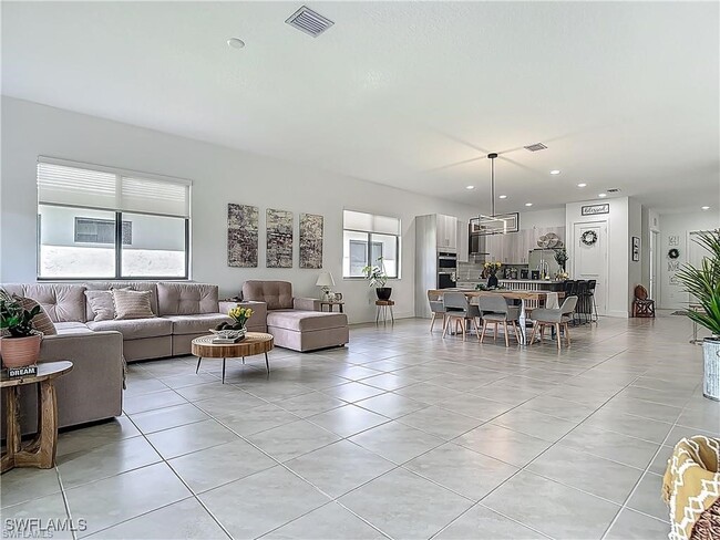 Building Photo - 5285 Marano Dr