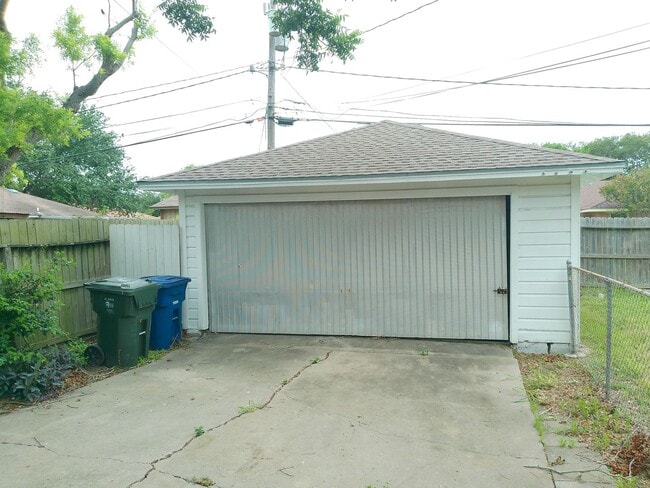 Building Photo - 530 Hopper Dr