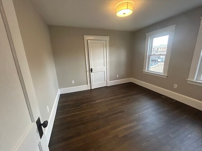 Building Photo - 16 Prospect St