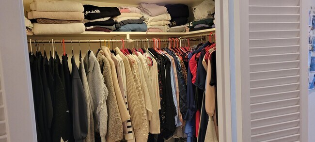 Building Photo - 21 W Goethe St