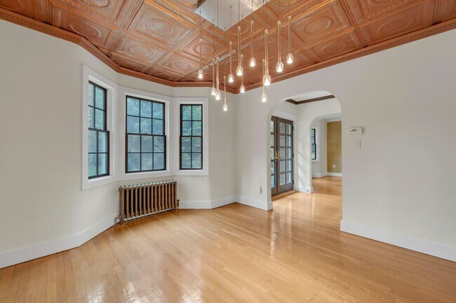 Building Photo - 278 Maple St