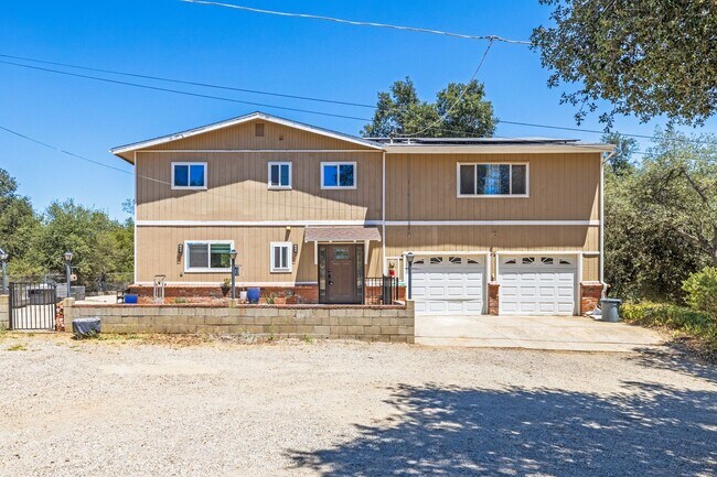 Building Photo - 3/3 HOME available NOW in DESCANSO w/ gara...