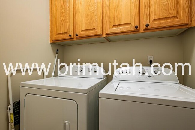 Building Photo - 602 E Land Rush Dr