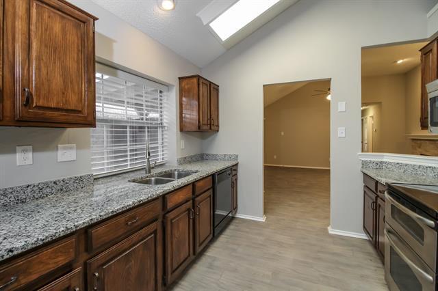 Building Photo - 914 Plantation Dr