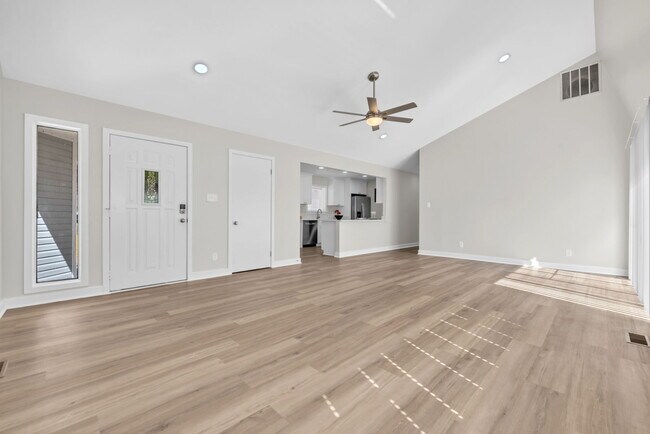 Open Family Room - 6 Sundance Pl