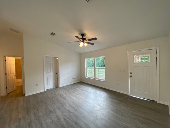 Building Photo - Custom Home - Desirable SW Ocala neighborh...