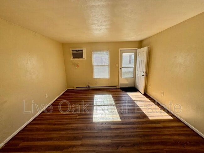 Building Photo - 110 S Corwood Ave