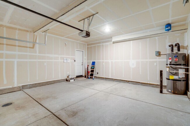 Building Photo - Never Lived In 4 Bedroom Home for Rent in Folsom Ranch!