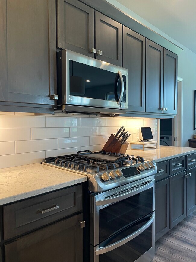 Building Photo - 708 Gingergrass Way