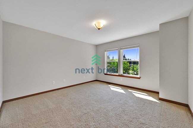 Building Photo - 4 BED & 2.5 SINGLE FAMILY HOUSE FOR RENT