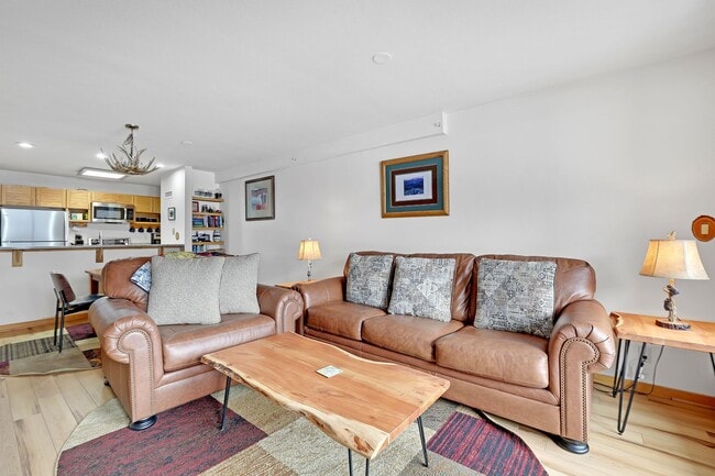 Building Photo - Summer Rental- Liftside Condos #205