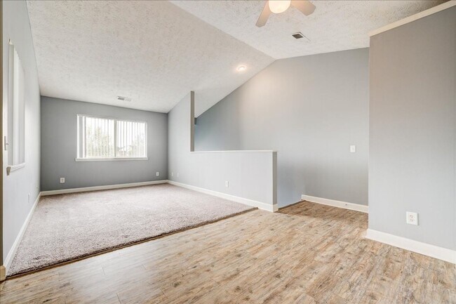 Building Photo - **2 bedroom 2 bath $1199/mo***Evansville, IN*** Pet Friendly**Vaulted Ceilings