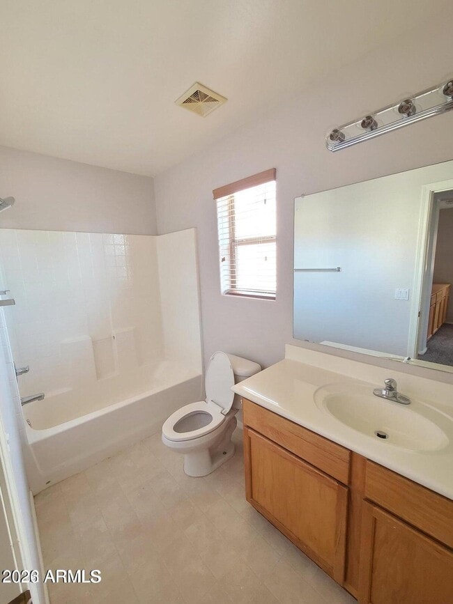 Building Photo - 3909 E Melrose St