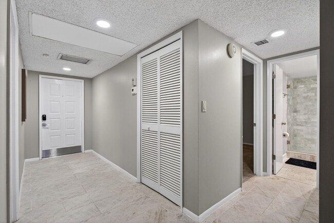 Building Photo - 3503 Oaks Way