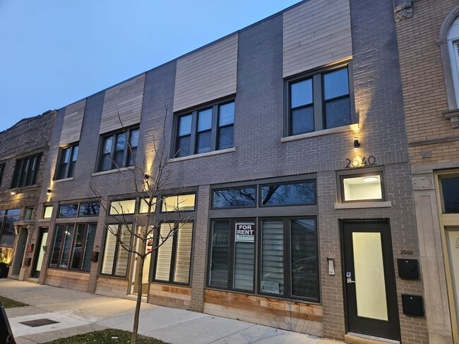 Building Photo - 2642 W Pratt Blvd