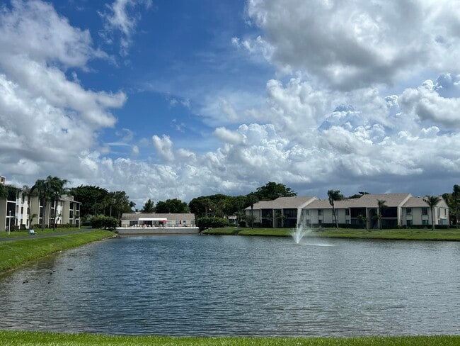 Building Photo - 1107 Green Pine Blvd