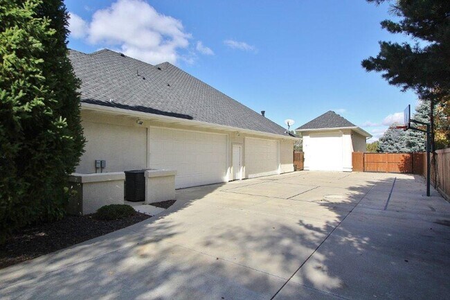 Building Photo - Immaculate & Captivating Home in Lexington Hills