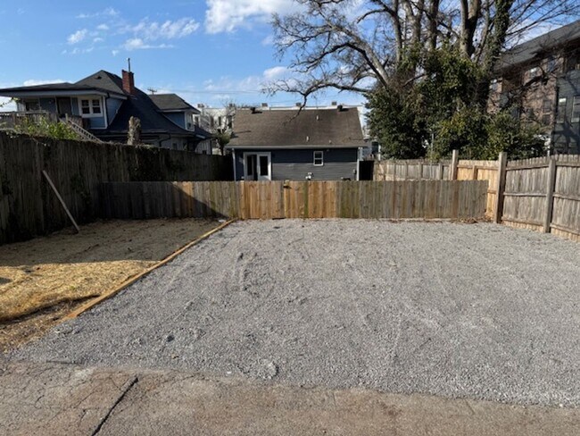 Building Photo - Remodeled house in great location in East Nashville