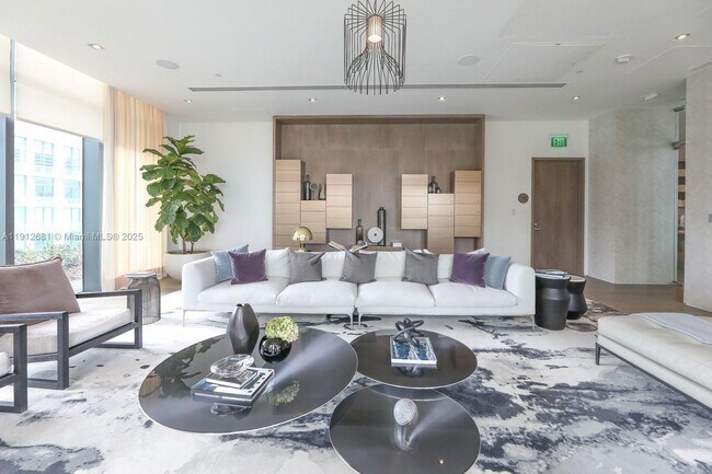 Building Photo - 650 NE 32nd St