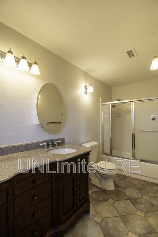 Building Photo - 2438 N Earle Dr