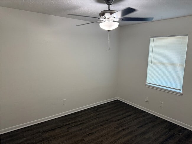 Building Photo - 1309 Velma St