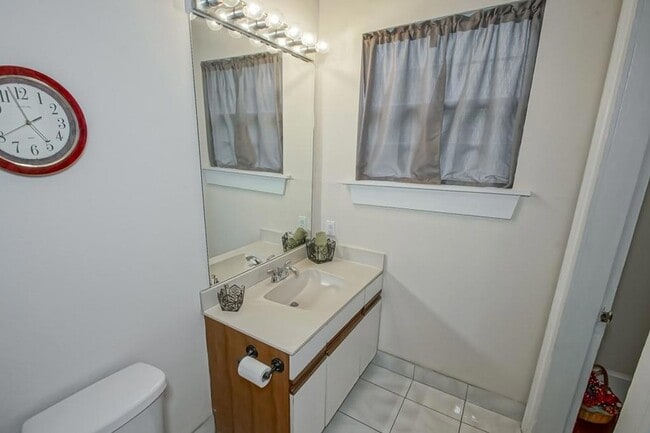 Building Photo - 1446 St Mary St