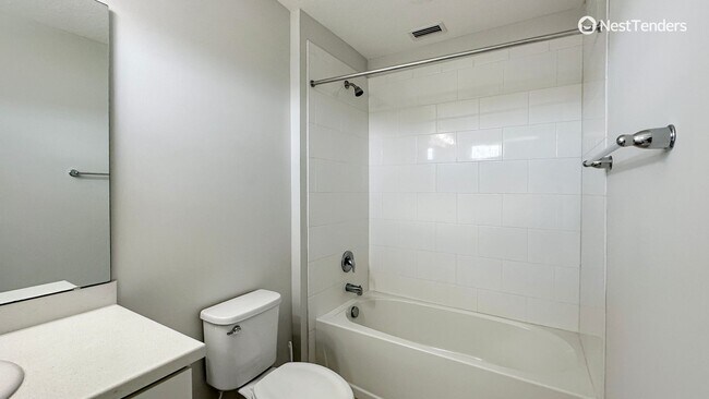 Building Photo - Four Bedrooms in the Heart of Nassau County!