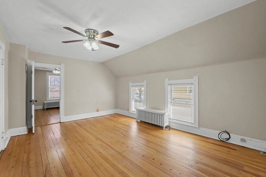 Building Photo - 331 Des Plaines Ave