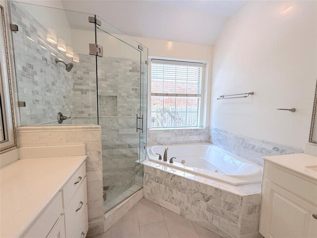 Building Photo - 14936 Thatcher Dr