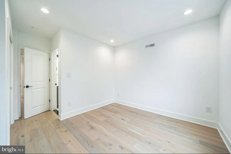 Building Photo - 1309 S 32nd St