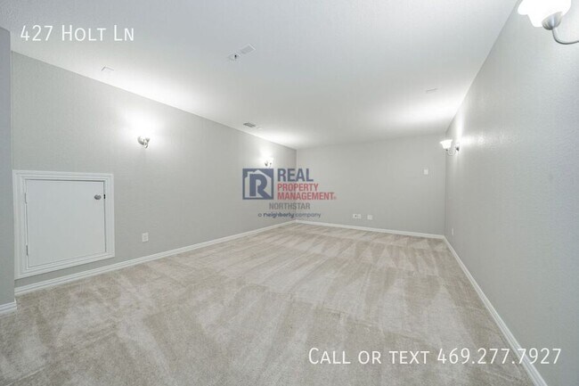 Building Photo - 427 Holt Ln